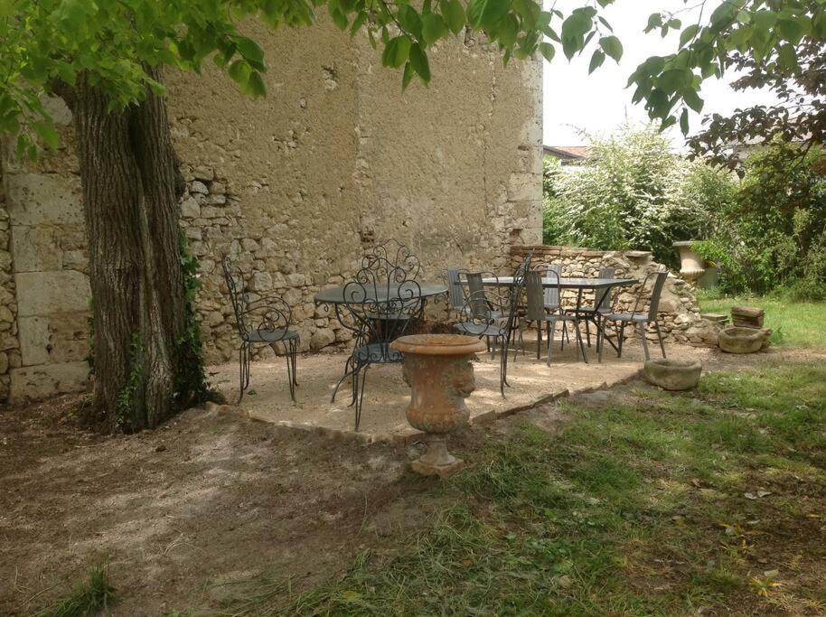 Ancien Presbytere Au Coeur Du Village Mauvezin  Exterior photo